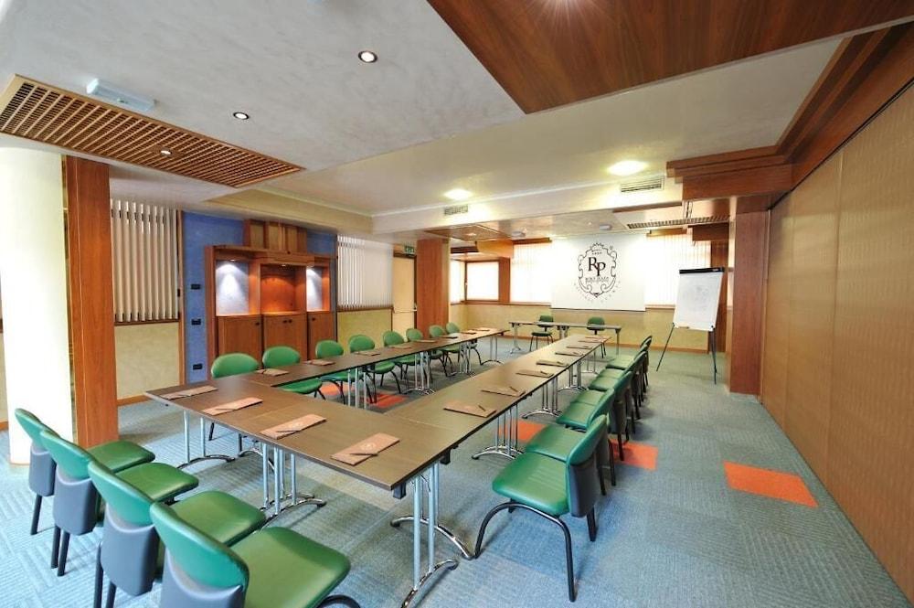 Hotel Roxy Plaza 4*
