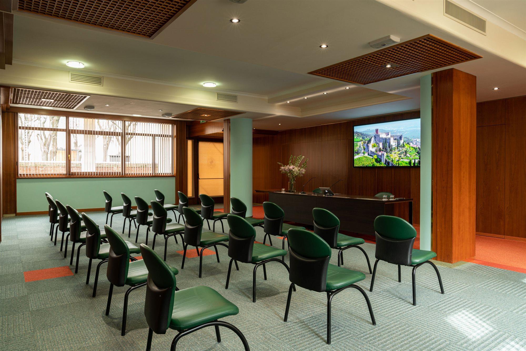 Roxy Plaza Hotel 4*