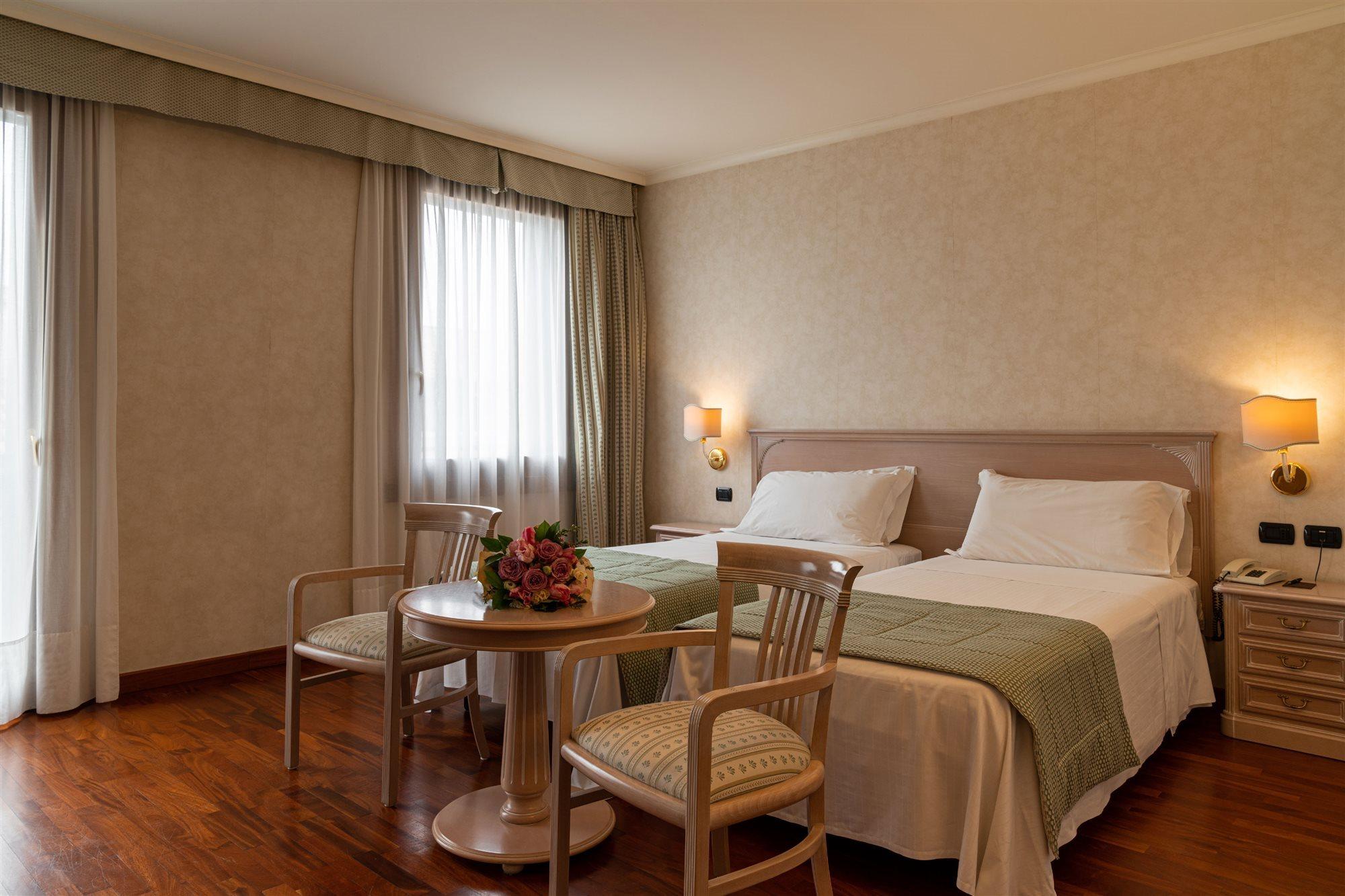 Roxy Plaza Hotel