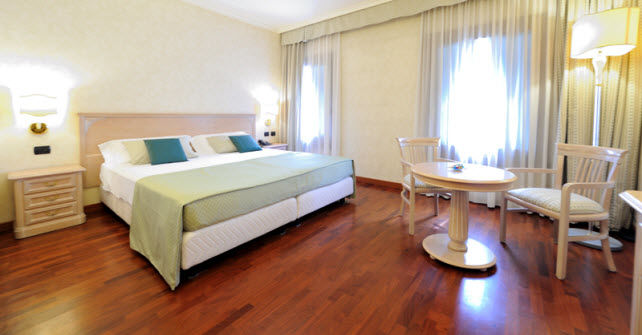 Roxy Plaza Hotel