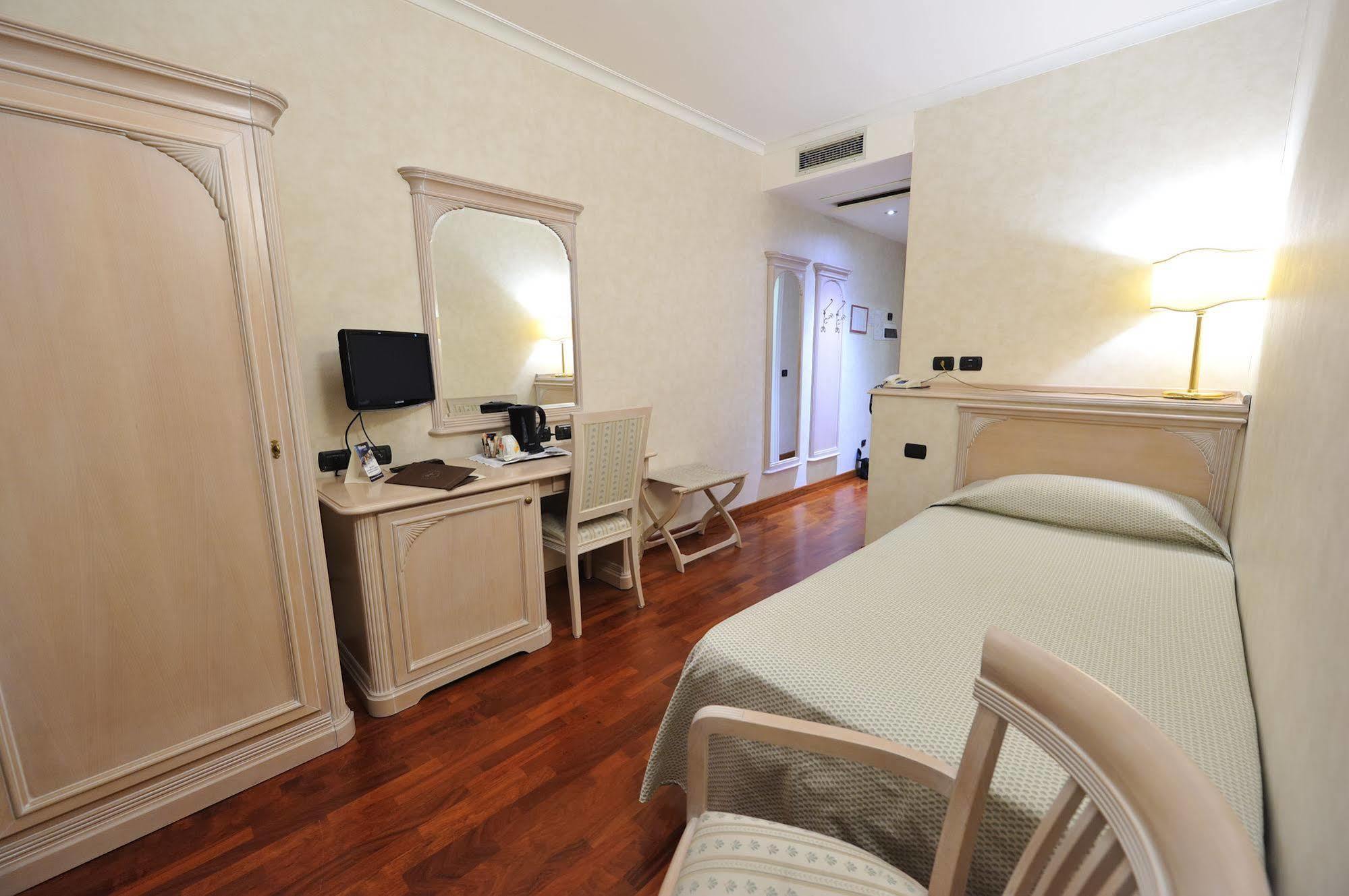 Roxy Plaza Soave (Verona)